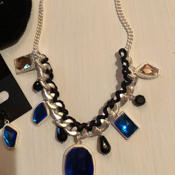 Necklace and earrings - Picture 2 of 4